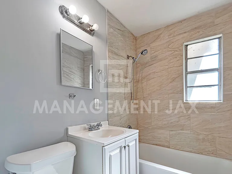 2128 W 15th St — Photo 7
