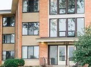 246 N Fowler St APT Ls10-10, Oconomowoc, WI 53066