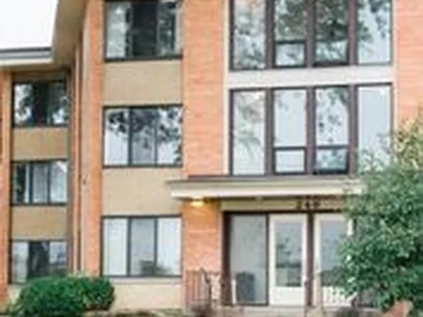 246 N Fowler St, Oconomowoc, WI