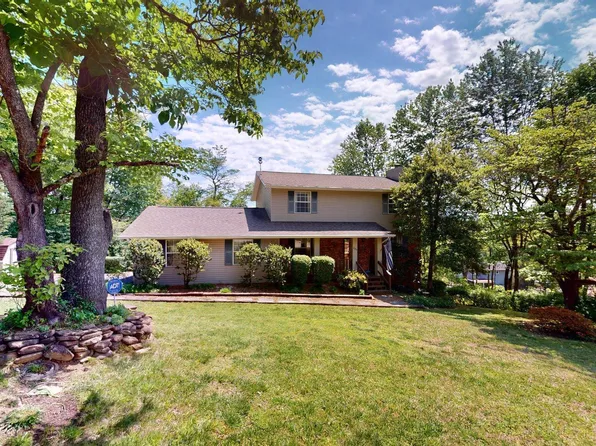 205 Vintage Ln, Clinton, TN 37716