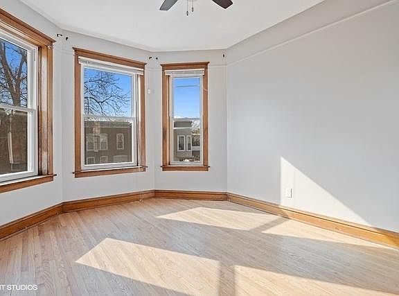 3rd image of 1453 N Washtenaw Ave APT 2