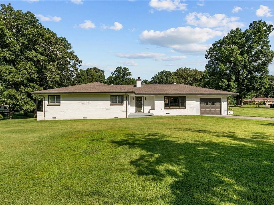 1st image of 215 Sunset Dr