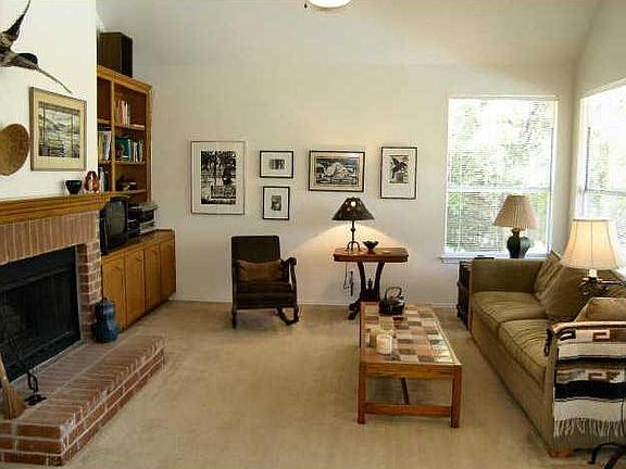 3rd image of 802 Oakdale Ln