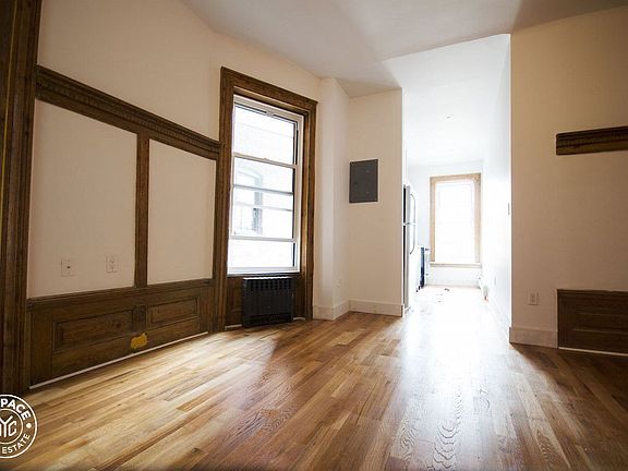 3rd image of 1333 Pacific St APT 4R