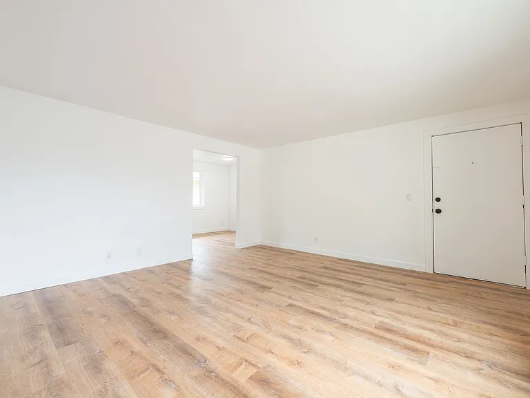 272-288 S Knott St — Photo 16