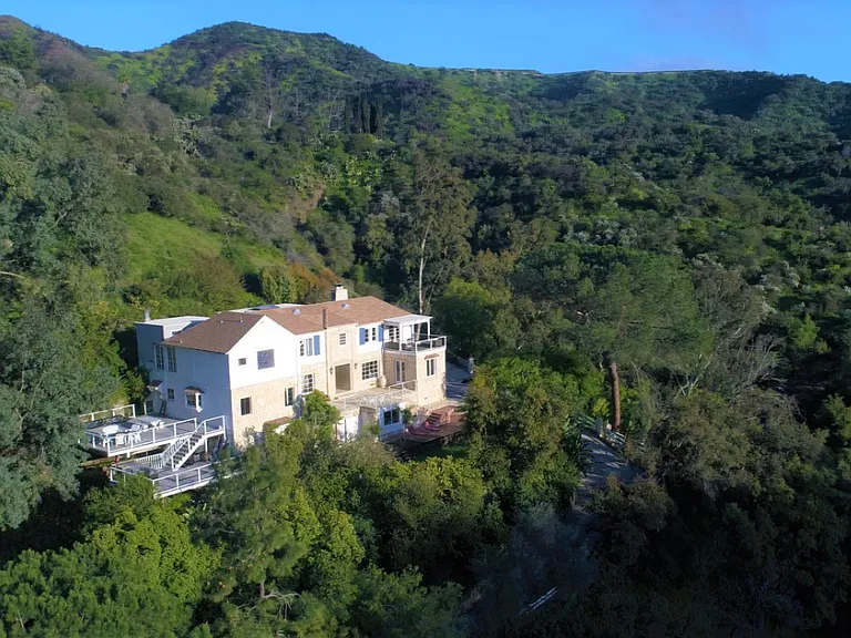 2400 Benedict Canyon Dr — Photo 5