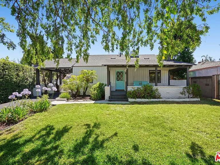 4940 Placidia Ave — Photo 1
