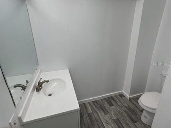 4th image of 1031 N FLORENCE AVENUE