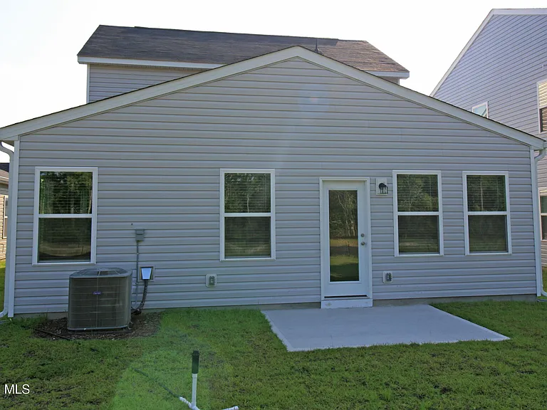 1095 Hanson Dr — Photo 30