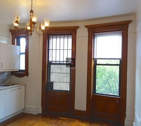 2nd image of 547 Bergen St APT 4A
