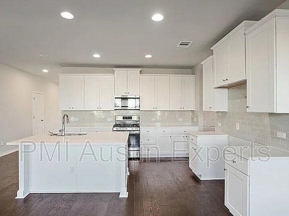 2nd image of 405 Coba St
