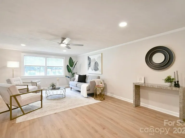 80 Sumner Ave NW — Photo 4