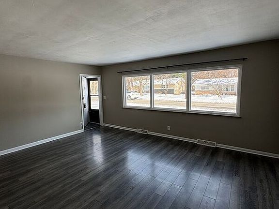 3rd image of 555 S Airwood Ave