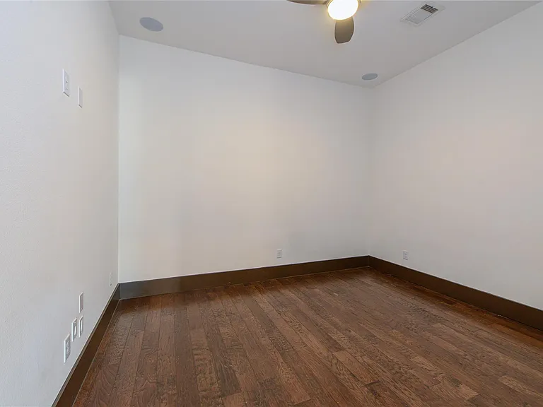 30 Freestone Stream Pl — Photo 38