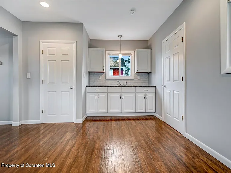 2725 Cedar Ave — Photo 14