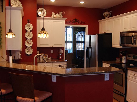 Kitchen w/ granite and Stainless Appliances