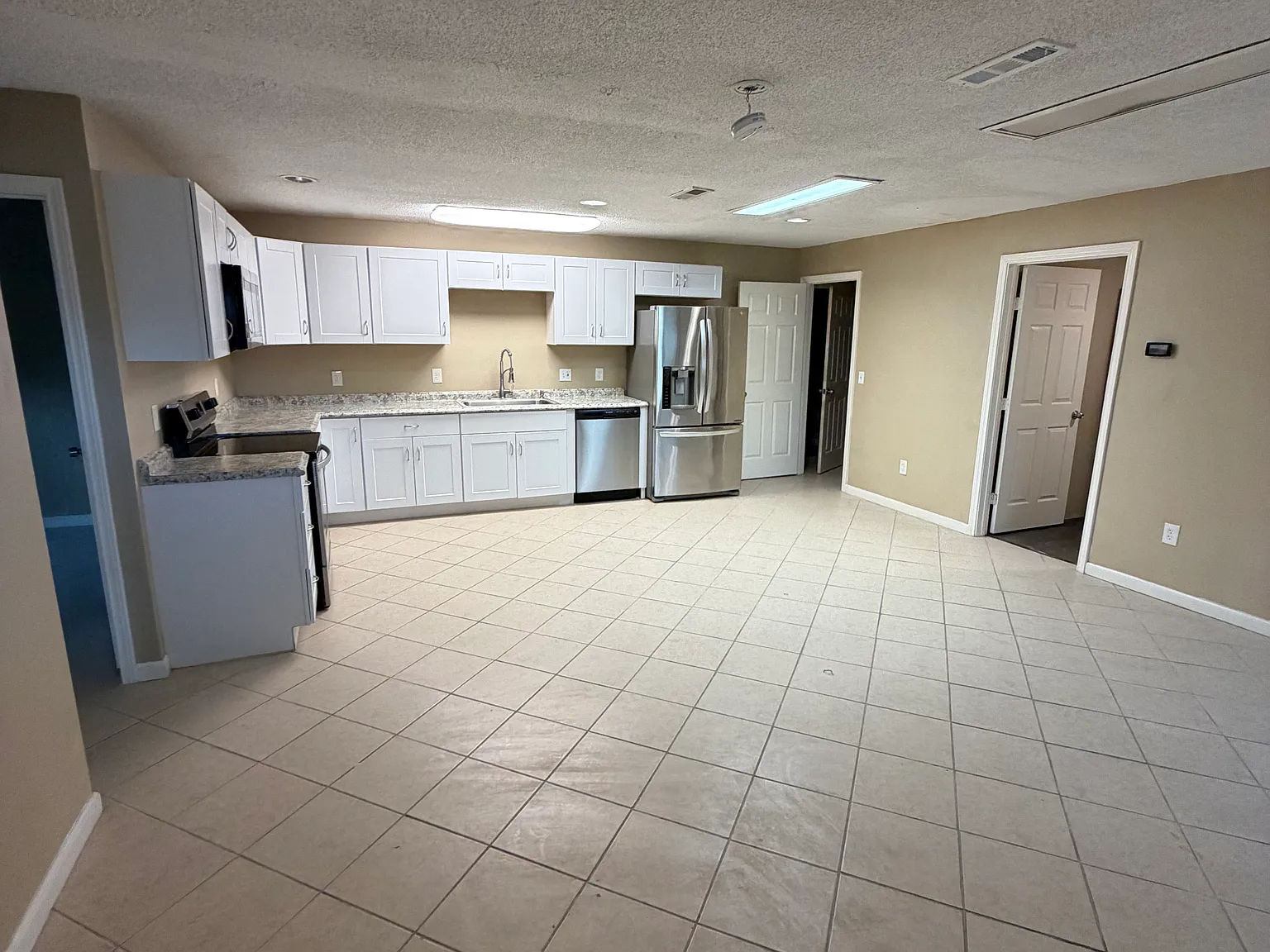 2 bed, 1648 sqft, $1,400 — Photo 3