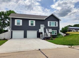 2012 M St, Aurora, NE 68818
