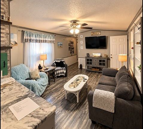 3rd image of 621 Lakewood Cir #621