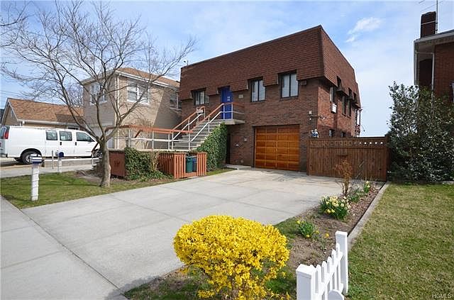 1st image of 2580 Schurz Ave
