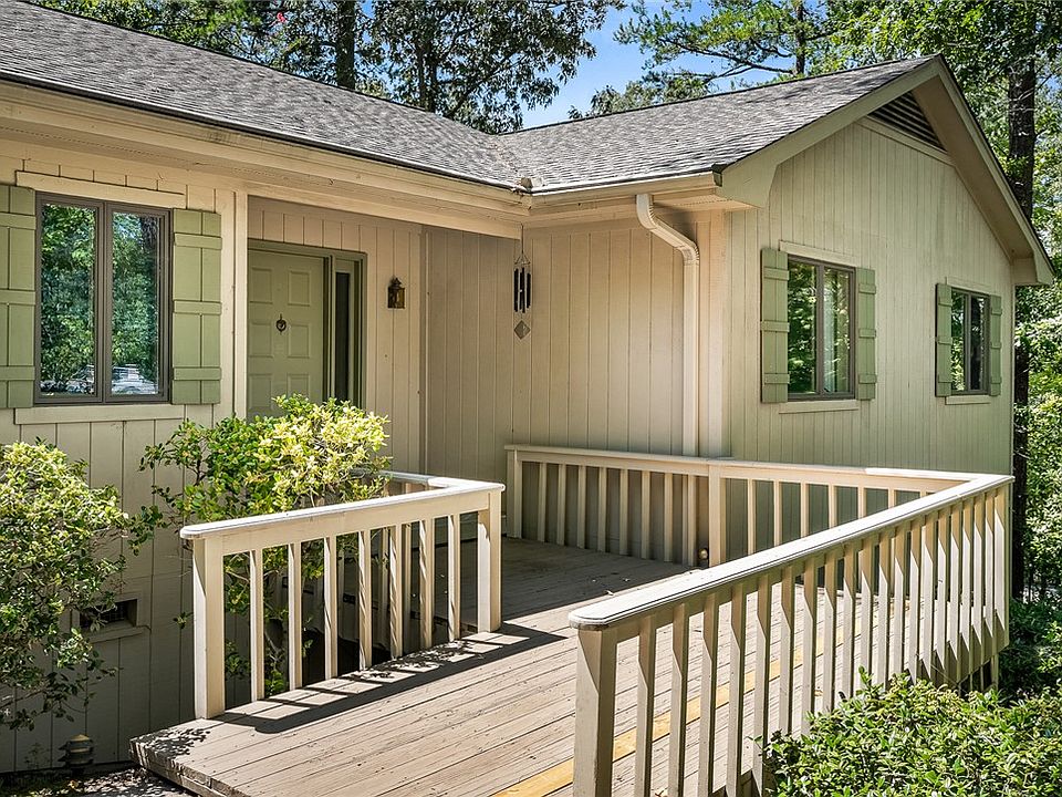 1st image of 11 Captain Ln