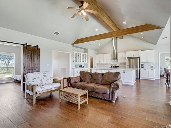 3rd image of 106 MULBERRY LN