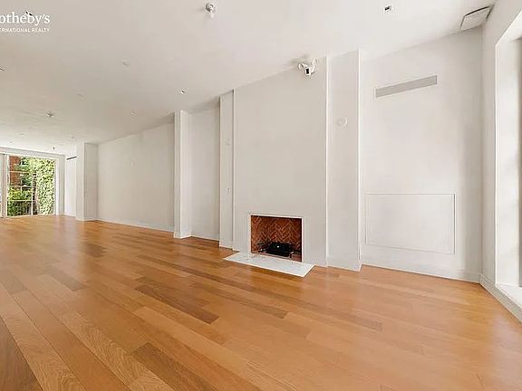 2nd image of 34 W 11th St