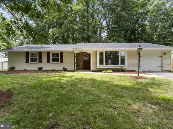 2552 Lisa Dr, Waldorf, MD 20601