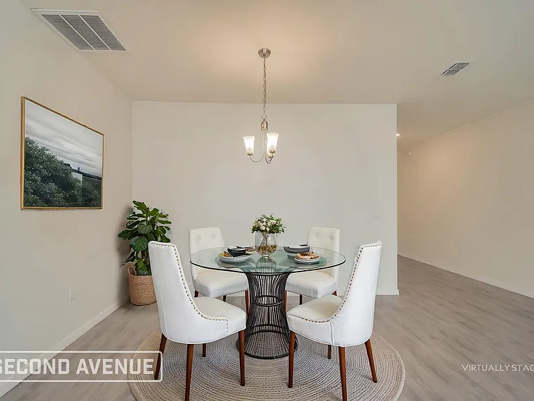 2107 NE 1st Pl — Photo 4