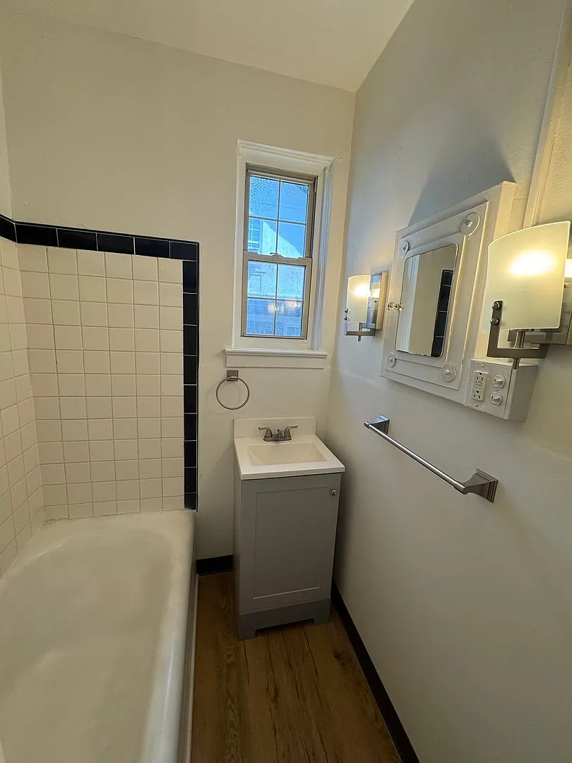 572 Chestnut — Photo 3