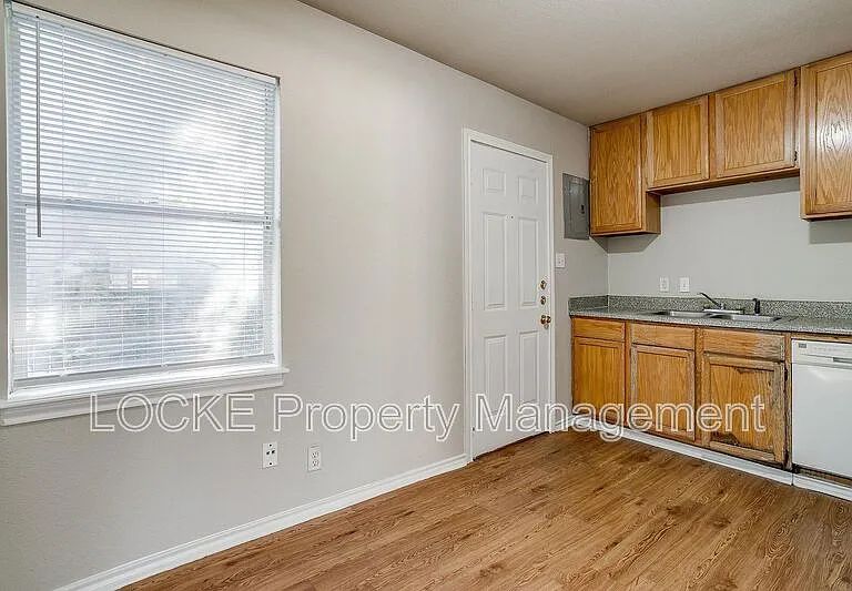 3419 S University Dr #B — Photo 4