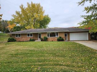 975 Fairway Cir, Plain, WI 53577