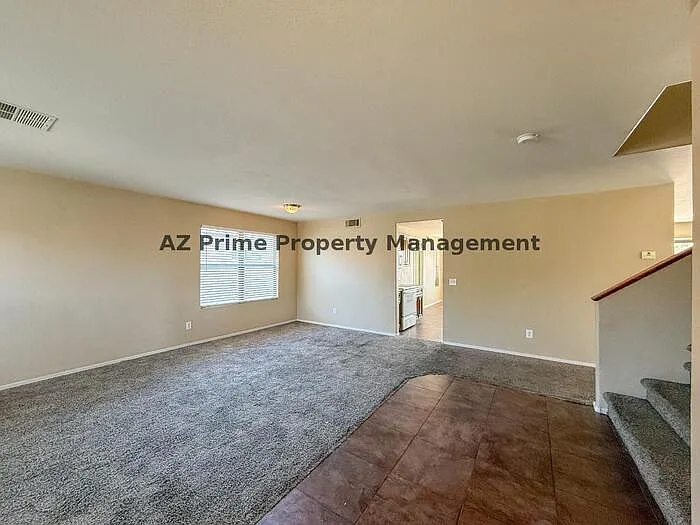 583 W Racine Loop — Photo 5