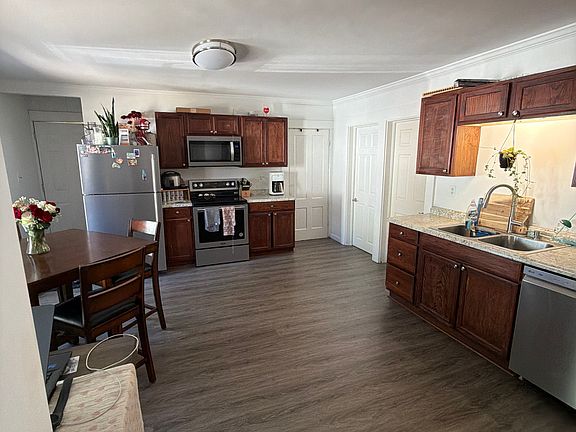 3rd image of 12 Mount Auburn St #12