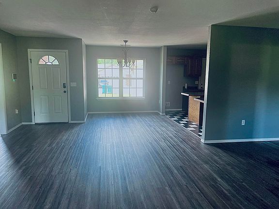 3rd image of 304 Ashford Dr