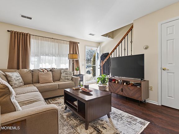 5th image of 38 Galewood Drive #647