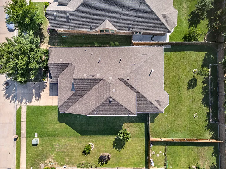 301 Ridgewood Dr — Photo 2