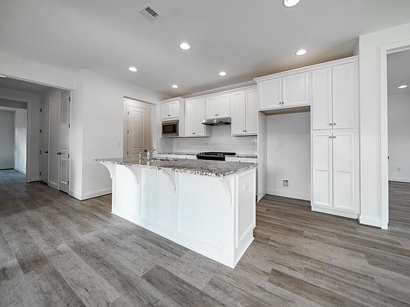 3rd image of 415 Roebling Ct