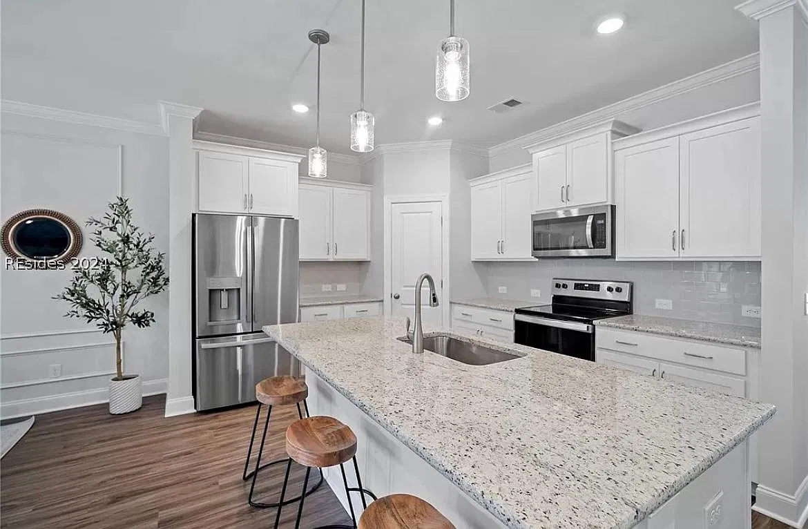 3 bed, 2.5 bath, 1716 sqft, $3,000 — Photo 1