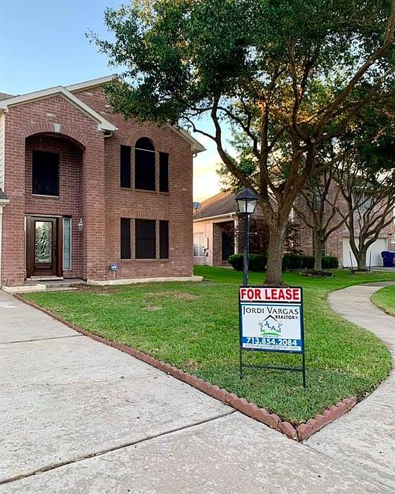 1st image of 2110 Silver Leaf Dr