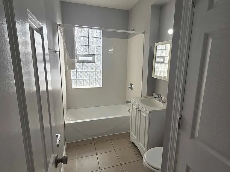 7932 S Saint Lawrence Ave — Photo 5