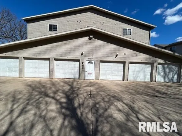 3818 Creek Hill Dr #10, Bettendorf, IA 52722