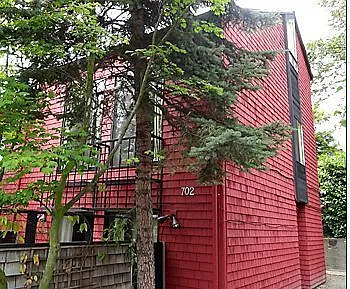 700 NE 42nd St — Photo 7