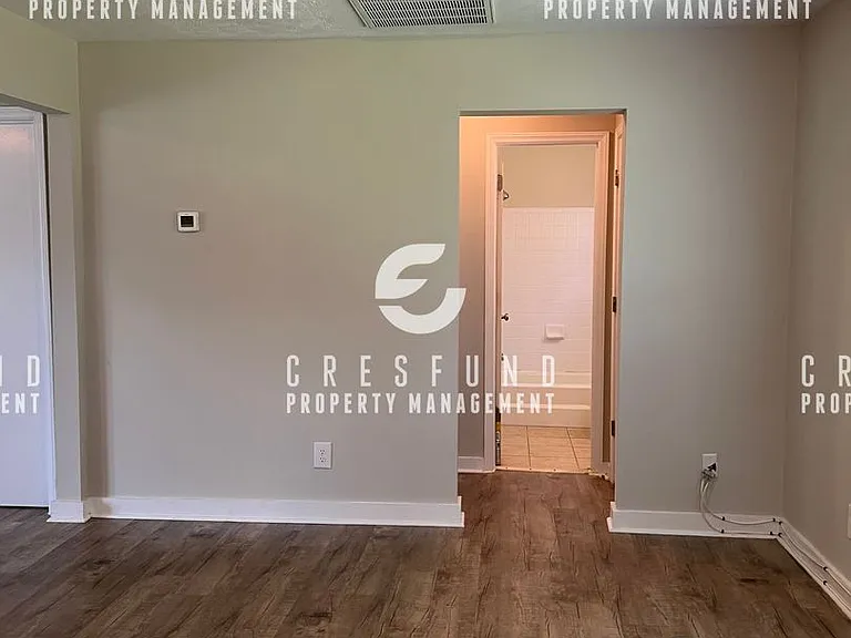 2nd Floor Spacious & Updated 1 Bed, 1 Bath Apartment — Photo 2