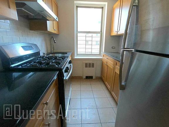 5th image of 64-48 Booth St #B4
