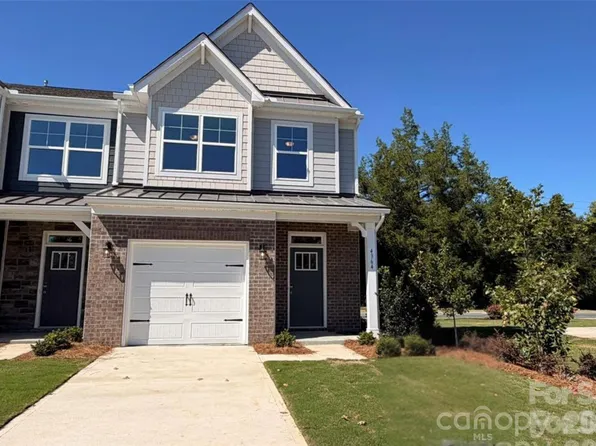 4364 Black Ct, Harrisburg, NC 28075