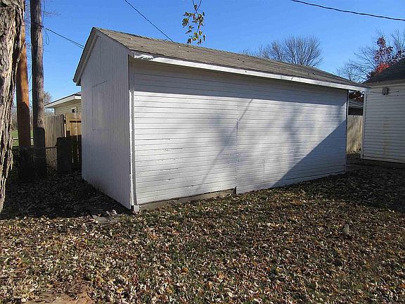 3rd image of 1116 E Fischer St