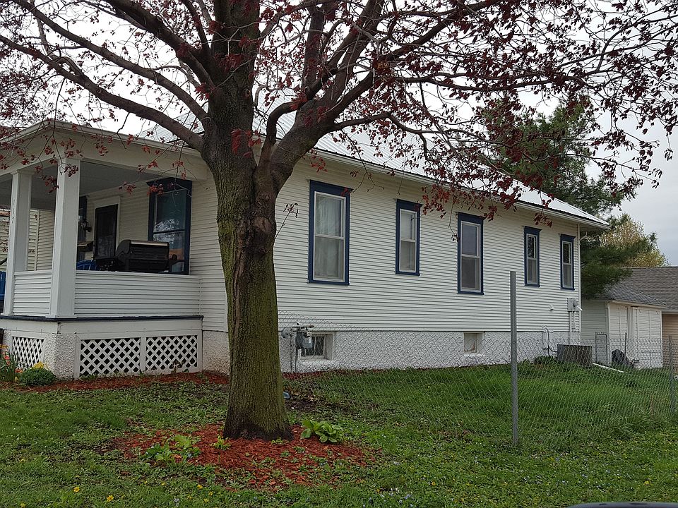 1st image of 117 Roosevelt St