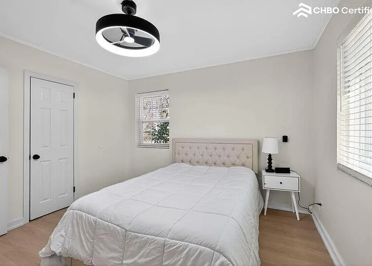 Includes a spacious closet and neutral decor