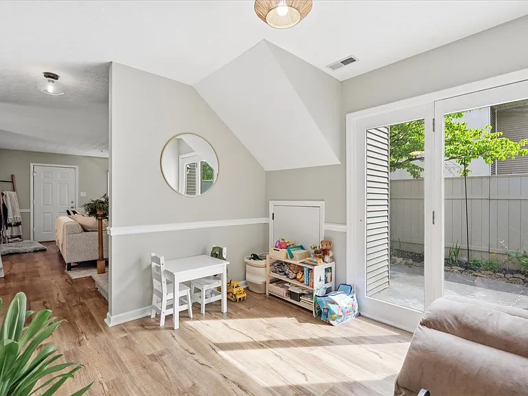 8611 Old Carriage Ct — Photo 22